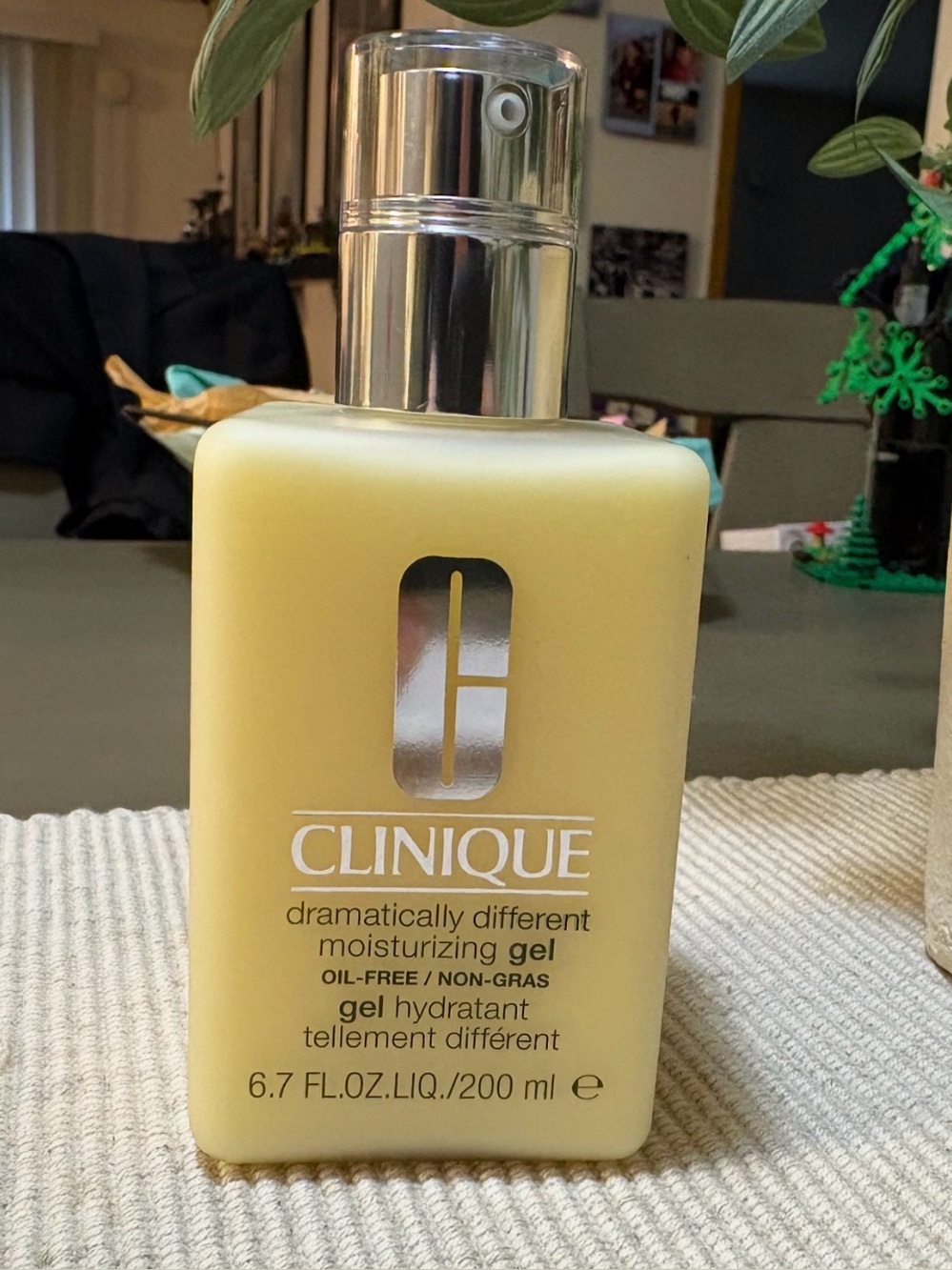 Clinique Dramatically Different Moisturizing Gel - Pale Yellow Bottle